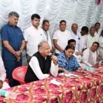 बाड़मेर रिफाइनरी विवाद: गहलोत का BJP पर तीखा प्रहार