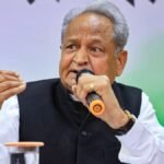 कोटपूतली-बहरोड़ में सफाई कर्मियों की समस्याओं को लेकर कांग्रेस का कलेक्ट्रेट घेराव